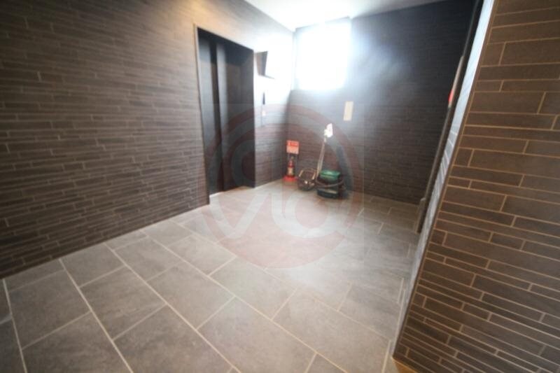 物件外観写真3　(清潔なロビーです)