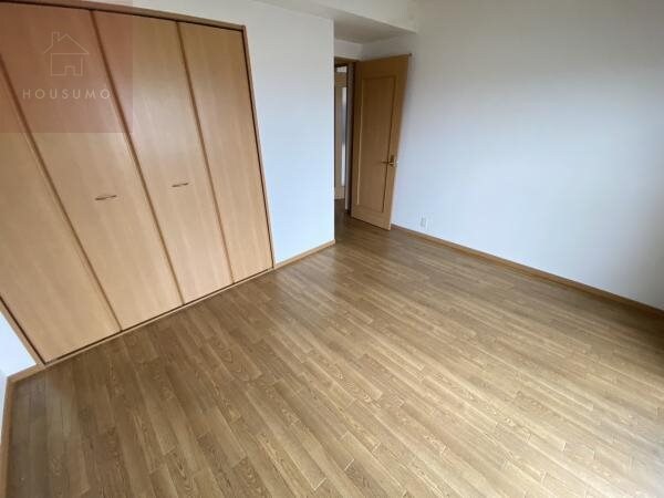 物件内観写真27　(明るい洋室です)