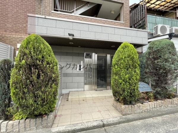 物件外観写真2　(毎日通るエントランスはこのようになっています)