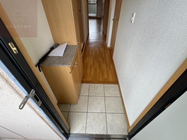 物件内観写真10　(明るい玄関です)