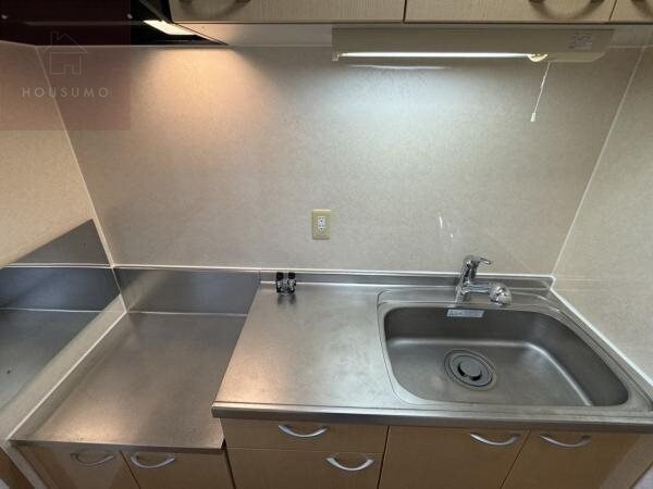 物件内観写真17　(コンパクトなキッチンで掃除もラクラク)