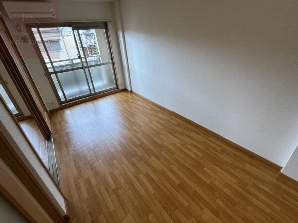 物件内観写真25　(こちらの居間で趣味の時間をお楽しみください)