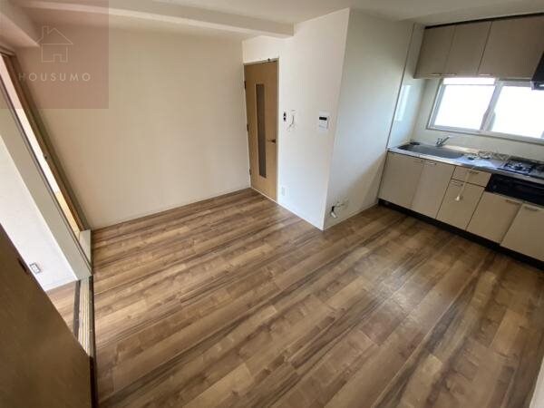 物件内観写真27　(ゆったりとした居間です)