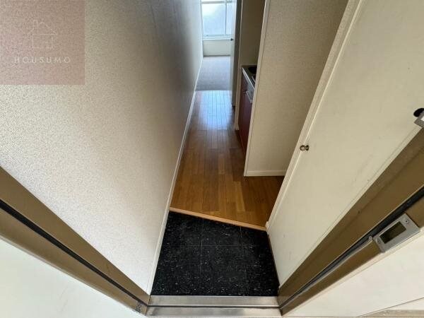 物件内観写真10　(シンプルで使いやすい玄関です)
