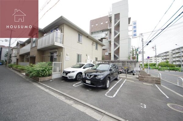 駐車場(車をお持ちの方に嬉しい駐車場付きの物件です)