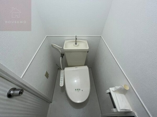 トイレ(落ち着いた色調のトイレです)