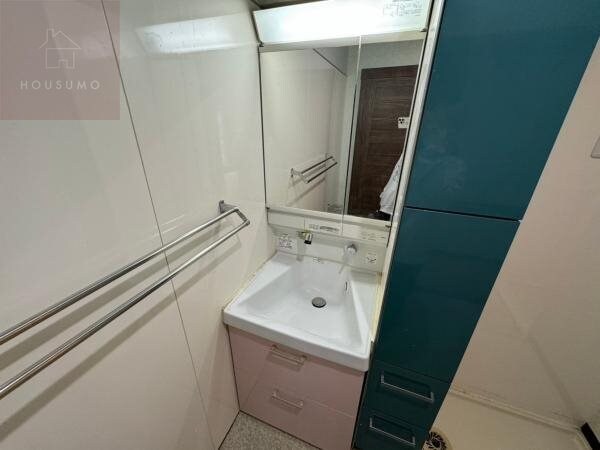 独立洗面台(独立洗面台で身支度をすべて済ませてしまいましょう)