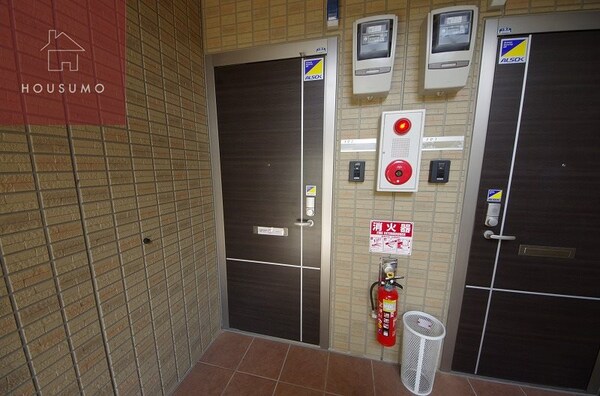 玄関(同施工会社・同型モデルの室内です。（参考写真・イメージ写真）)