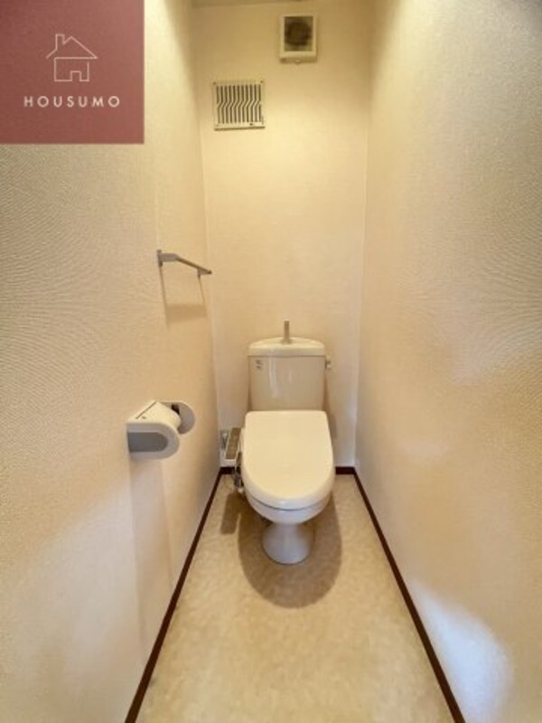 トイレ(落ち着いた色調のトイレです)