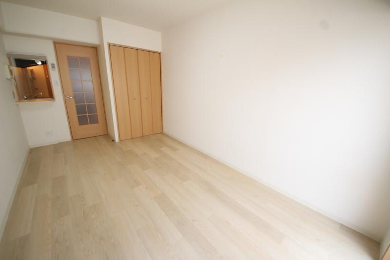 物件内観写真8　(使い勝手のいい寝室です)