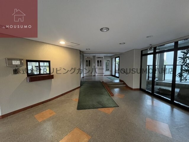 物件外観写真2　(落ち着いたロビーです)