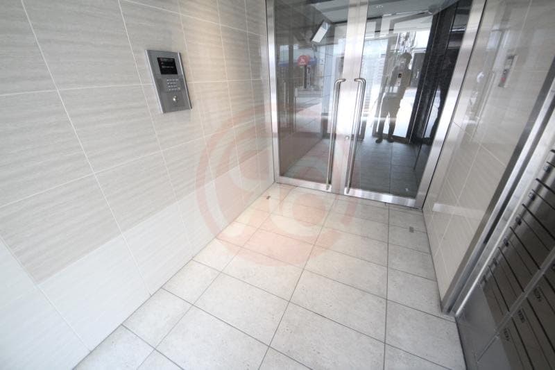 物件外観写真3　(清潔なロビーです)