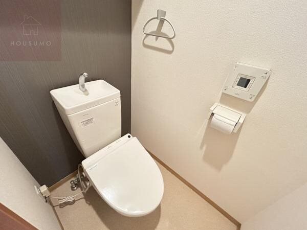 トイレ(落ち着いた色調のトイレです)