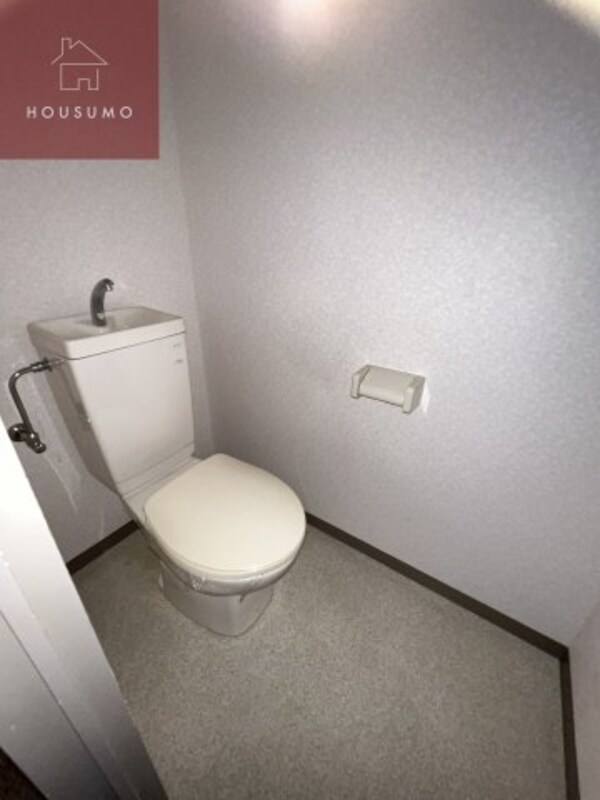 トイレ(落ち着いた色調のトイレです)