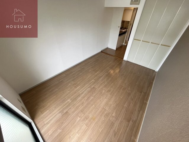 物件内観写真4　(こちらの居間で趣味の時間をお楽しみください)