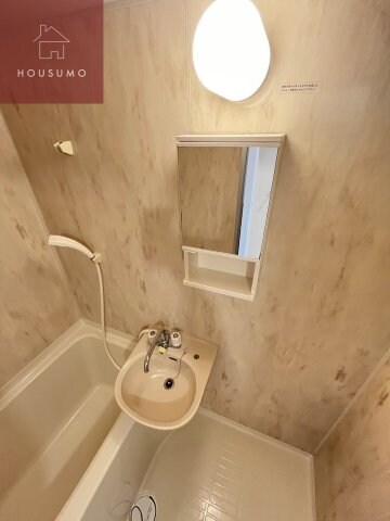 物件内観写真11　(コンパクトで使いやすい洗面所)