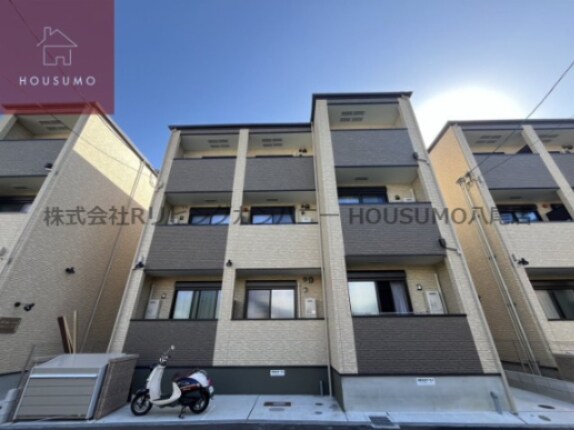 物件外観写真1　(落ち着いた雰囲気の外観です)