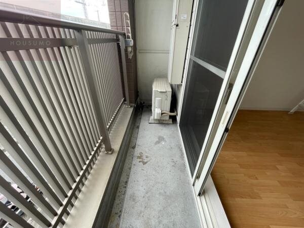 バルコニー(暖かな日差しのふりそそぐバルコニー)