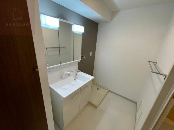 洗面・脱衣所(ゆったりとスペースのある洗面所)