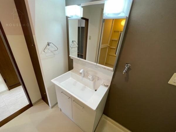 独立洗面台(独立洗面台あり、毎朝おしゃれに忙しい女性の方におすすめです)