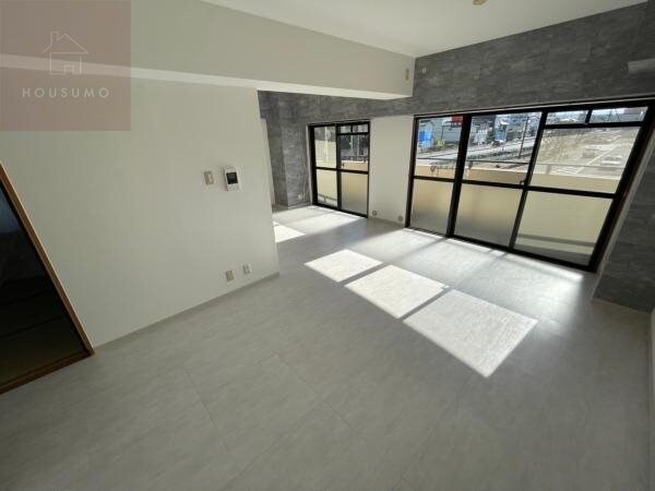 居室(こちらの居間で趣味の時間をお楽しみください)