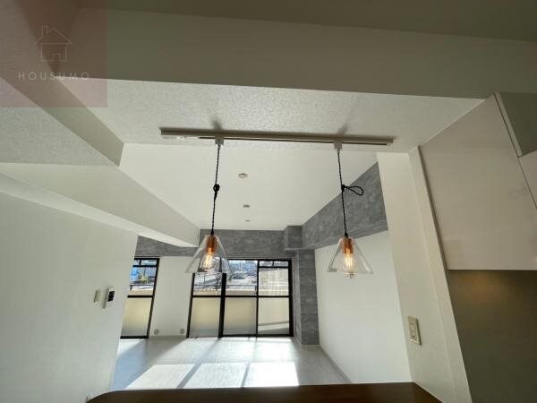 内装他(カウンターキッチンです)