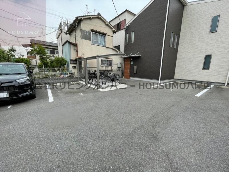 物件外観写真2　(駐車場に車を止められます)