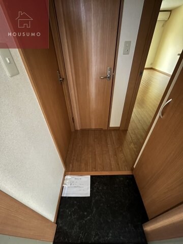 物件内観写真11　(収納もある玄関です)