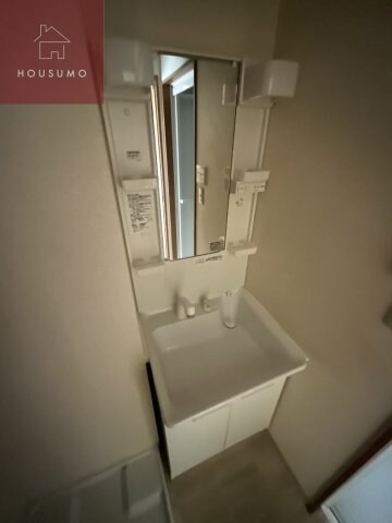 物件内観写真12　(使いやすい独立洗面台です)