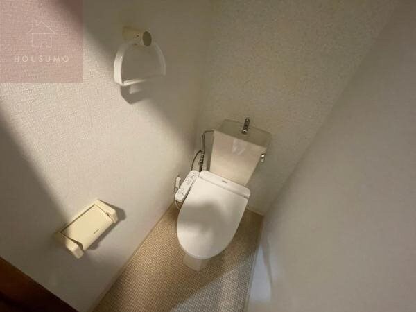 トイレ(落ち着いた色調のトイレです)