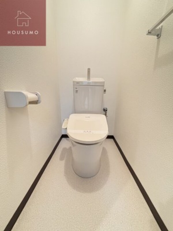トイレ(落ち着いた色調のトイレです)