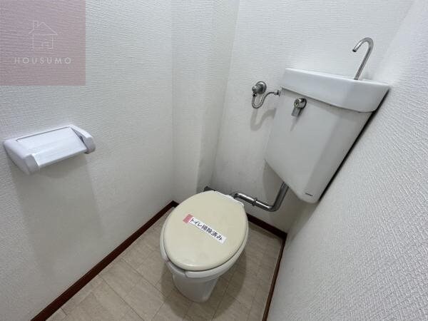 トイレ(落ち着いた色調のトイレです)