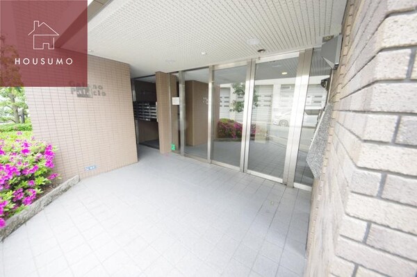 エントランス(ゆとりのあるエントランスです)