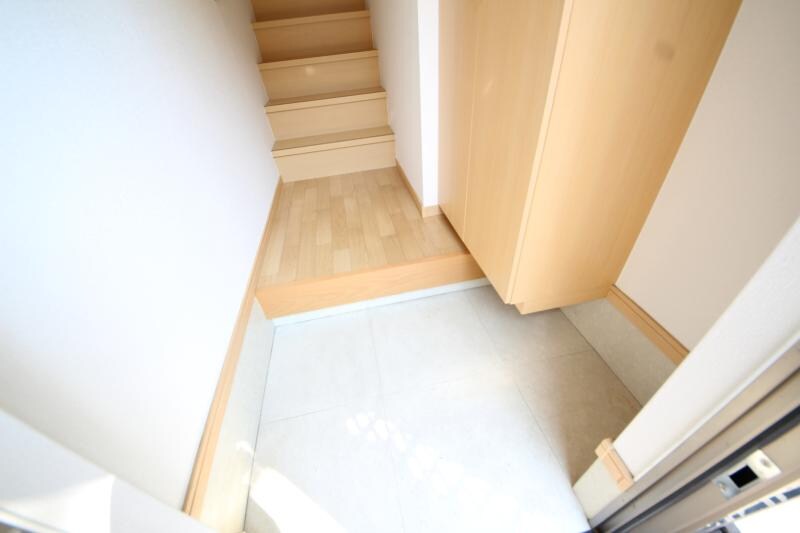 物件内観写真9　(きれいな玄関です)