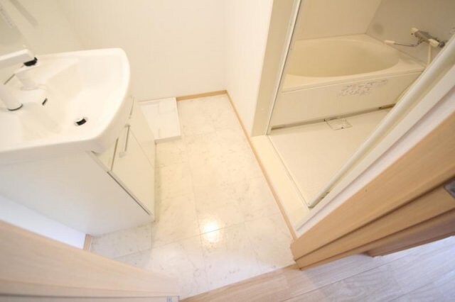 物件内観写真20　(広い洗面スペース)