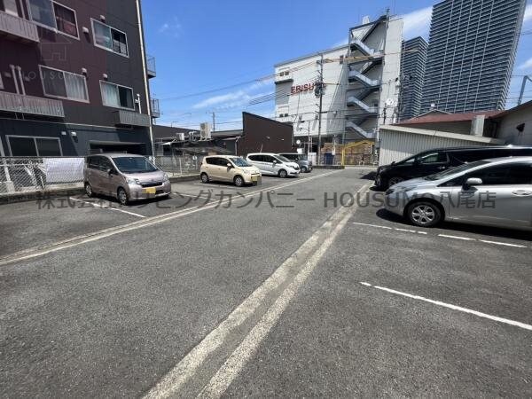 駐車場(駐車場に車を止められます)