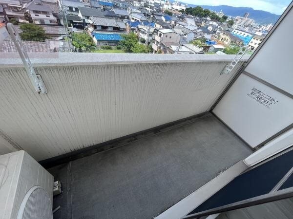 物件内観写真12　(お洗濯にも便利なバルコニー付き)