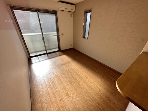 物件内観写真4　(ゆったりとしたリビングです)