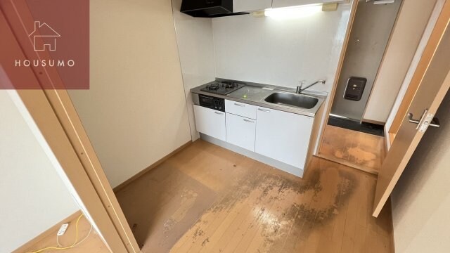 物件内観写真3　(ゆったりとした居間です)