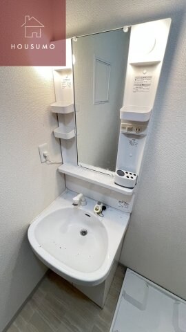 物件内観写真7　(コンパクトで使いやすい洗面所)