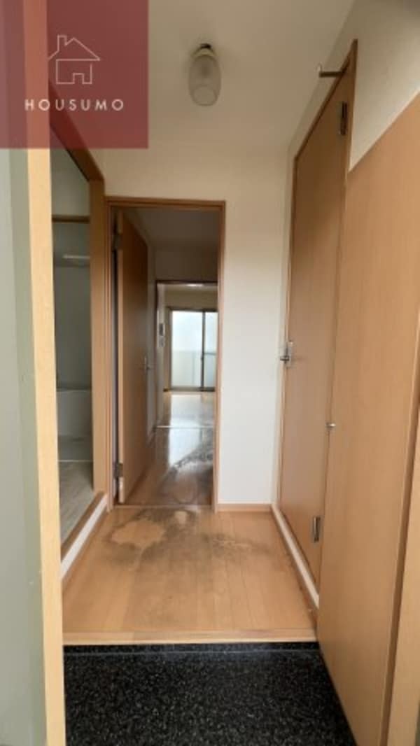 玄関(収納もある玄関です)