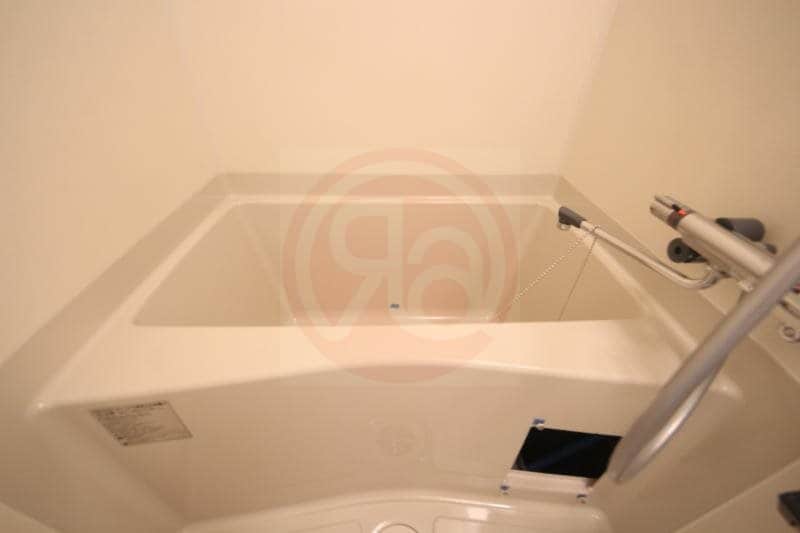 物件内観写真10　(日々の疲れを癒すお風呂付です)