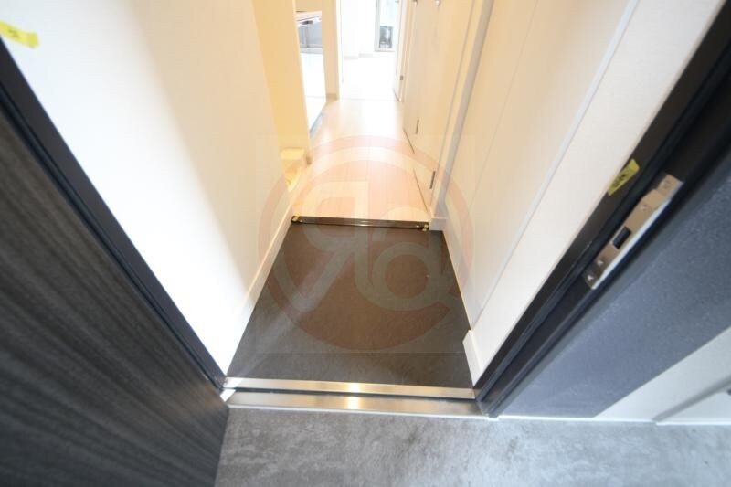 物件内観写真16　(ゆったりとした玄関です)