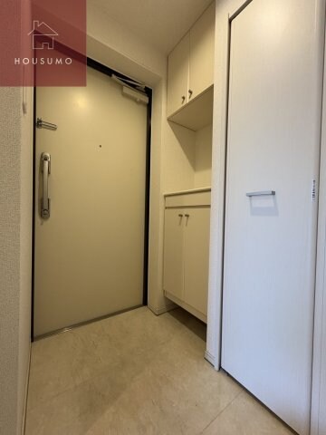 物件内観写真11　(明るい玄関です)