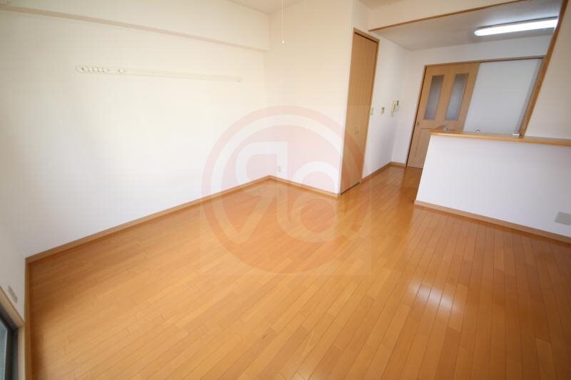 物件内観写真5　(ゆったりとした居間です)