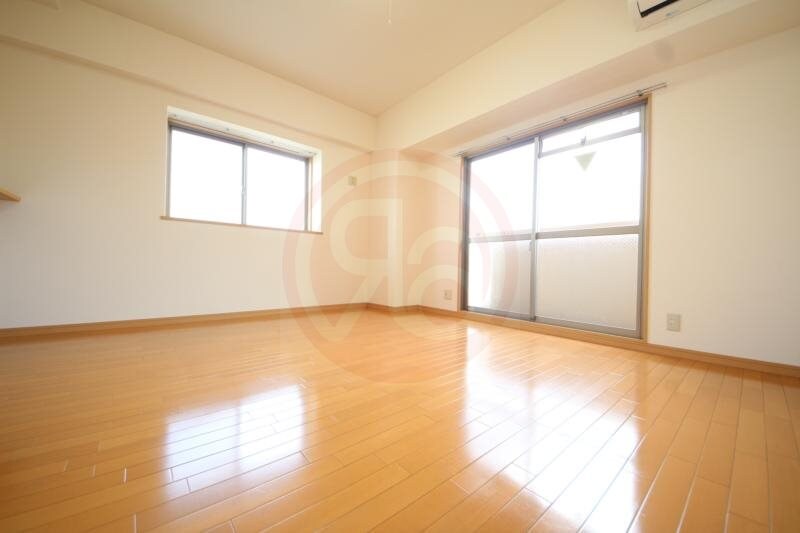 物件内観写真26　(落ち着いた色調の洋室です)