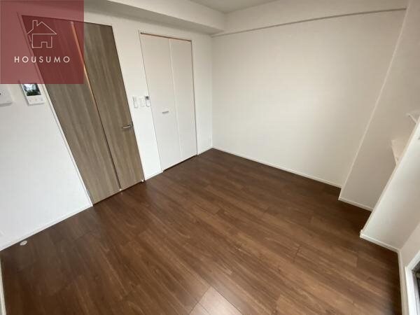 物件内観写真18　(こちらのリビングで趣味の時間をお楽しみください)