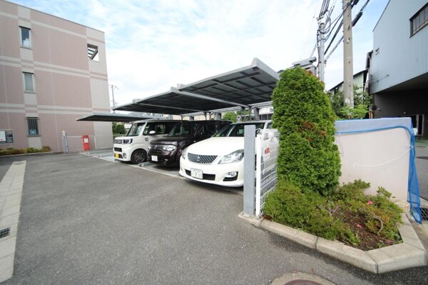 駐車場(駐車場に車を止められます)