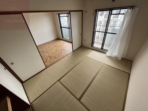 和室(来客時にも便利な和室付き)