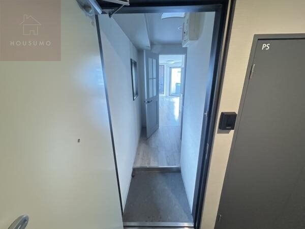 物件内観写真8　(落ち着いた玄関です)